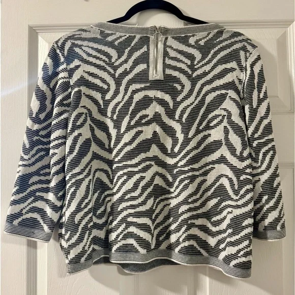 Chico’s Petite Zebra-Print Zip-Back Jacquard Sweater Black & White Super Soft! - Picture 3 of 7